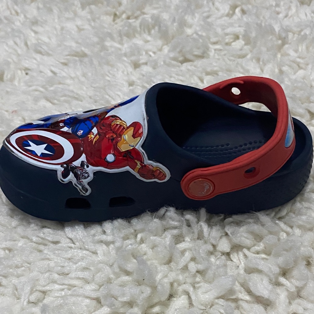 Crocs Marvel Avengers superhero boys size 11 crocs iconic comfort shoes ¥ - Picture 9 of 16